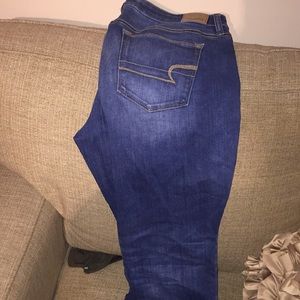 AMERICAN EAGLE JEANS